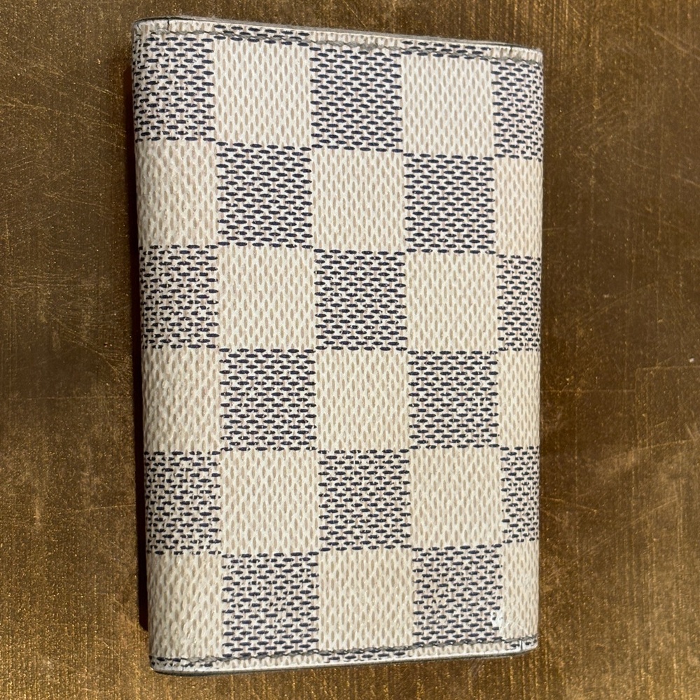 Louis Vuitton Damier Azur canvas 6 Key Holder
CT2106 - Picture 4 of 15